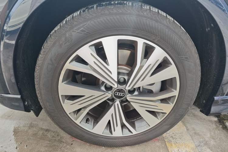 Used Audi Q4 e-tron 2023 40 e-tron Adventure Edition Left Front Wheel Hub