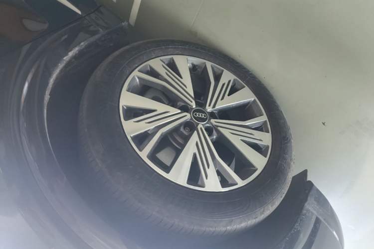 Used Audi Q4 e-tron 2023 40 e-tron Adventure Edition Left Front Wheel Hub