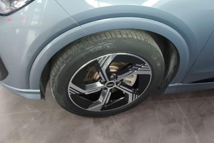Used Audi Q4 e-tron 2023 40 e-tron Creation Edition Midnight Left Front Wheel Hub