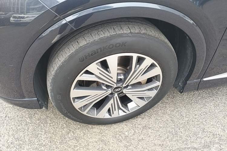 Used Audi Q4 e-tron 2023 40 e-tron Adventure Edition Left Front Wheel Hub