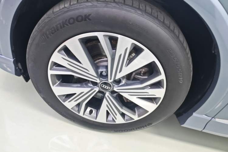 Used Audi Q4 e-tron 2023 40 e-tron Adventure Edition Left Front Wheel Hub