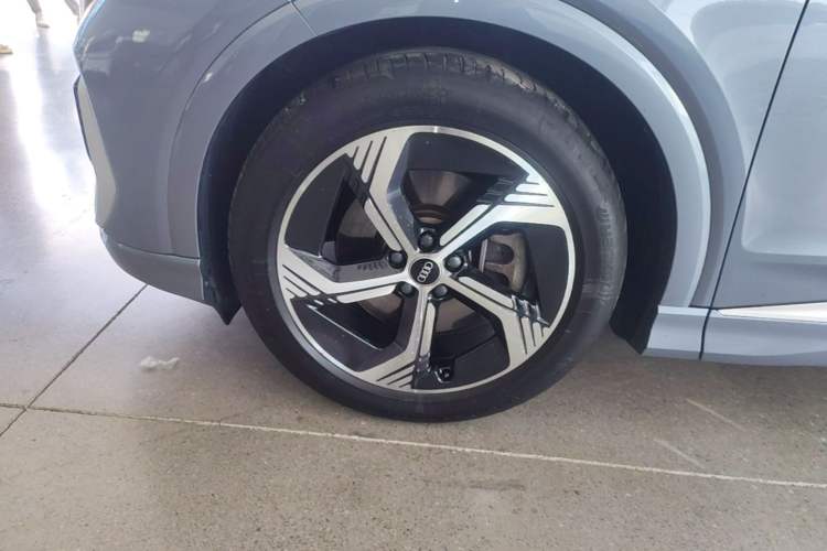 Used Audi Q4 e-tron 2023 50 e-tron quattro Visionary Edition Left Front Wheel Hub