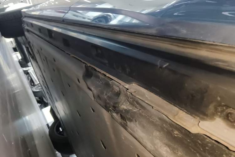 Used Audi Q4 e-tron 2023 40 e-tron Creation Edition Midnight Left Side Sill