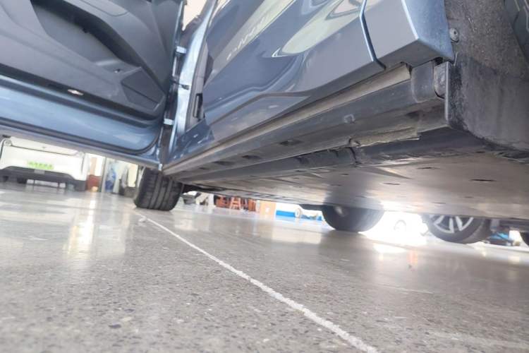 Used Audi Q4 e-tron 2023 50 e-tron quattro Visionary Edition Left Side Sill
