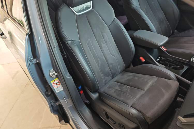 Used Audi Q4 e-tron 2023 40 e-tron Creation Edition Midnight Right Front Seat
