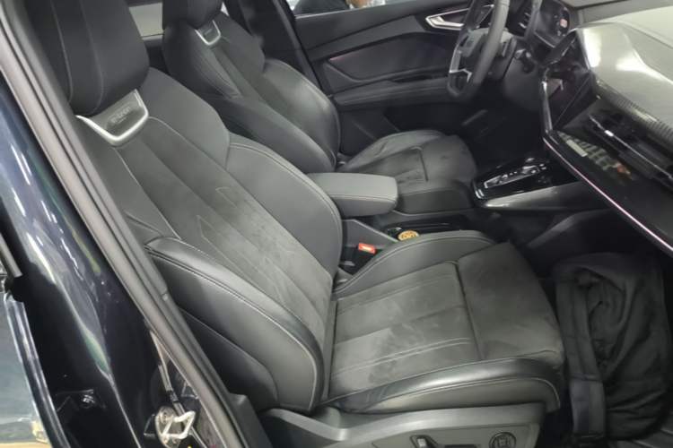 Used Audi Q4 e-tron 2023 40 e-tron Creation Edition Midnight Right Front Seat