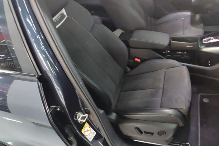 Used Audi Q4 e-tron 2023 40 e-tron Creation Edition Midnight Right Front Seat