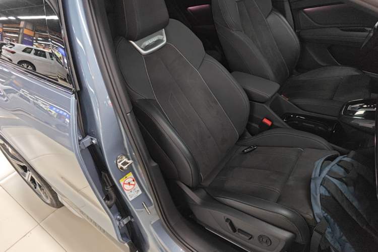 Used Audi Q4 e-tron 2023 40 e-tron Creation Edition Midnight Right Front Seat