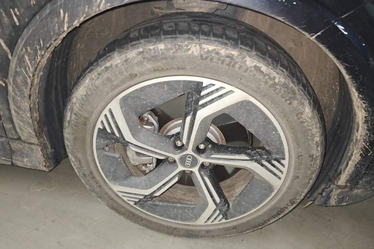 Used Audi Q4 e-tron 2023 40 e-tron Creation Edition Midnight Right Front Wheel Hub