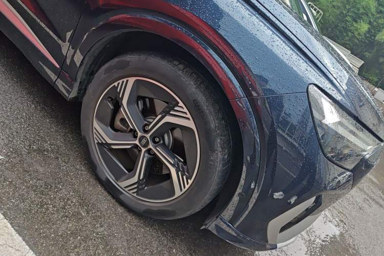 Used Audi Q4 e-tron 2023 40 e-tron Adventure Edition Right Front Wheel Hub