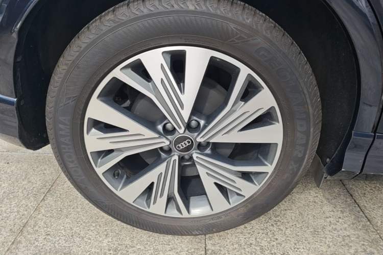 Used Audi Q4 e-tron 2023 40 e-tron Adventure Edition Right Rear Wheel Hub