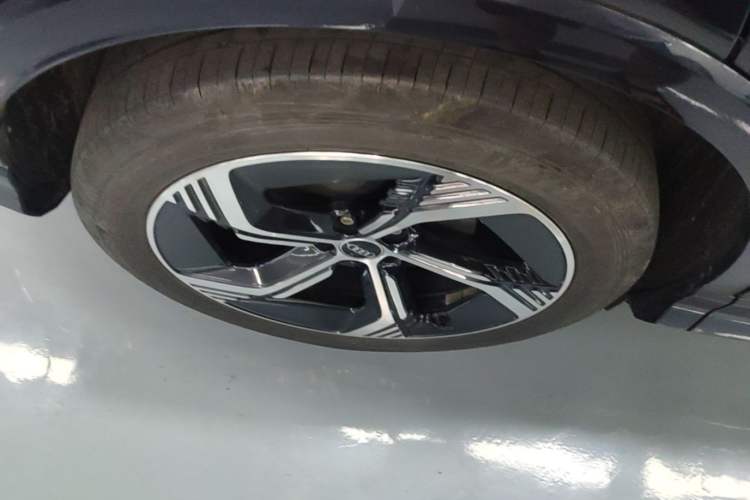 Used Audi Q4 e-tron 2023 40 e-tron Creation Edition Midnight Right Rear Wheel Hub
