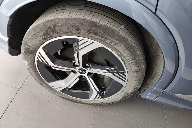 Used Audi Q4 e-tron 2023 40 e-tron Boundary Edition Right Rear Wheel Hub