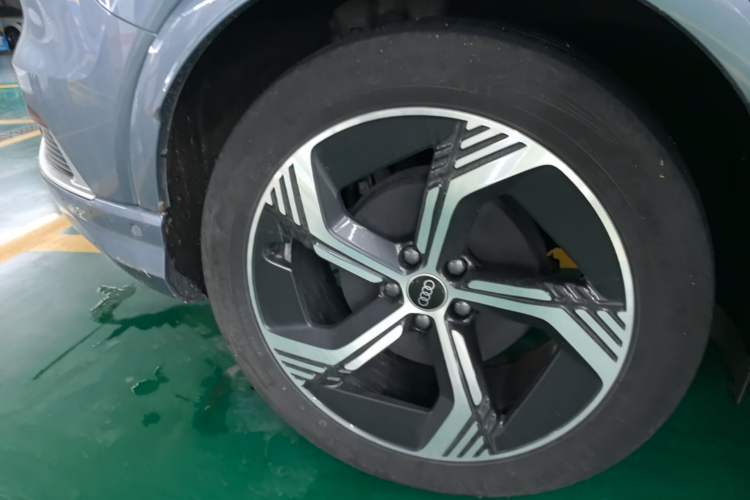 Used Audi Q4 e-tron 2023 40 e-tron Adventure Edition Right Rear Wheel Hub
