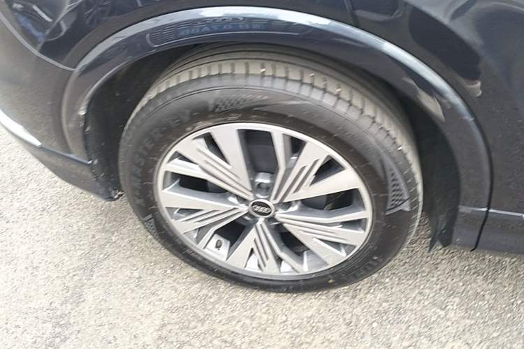 Used Audi Q4 e-tron 2023 40 e-tron Adventure Edition Right Rear Wheel Hub