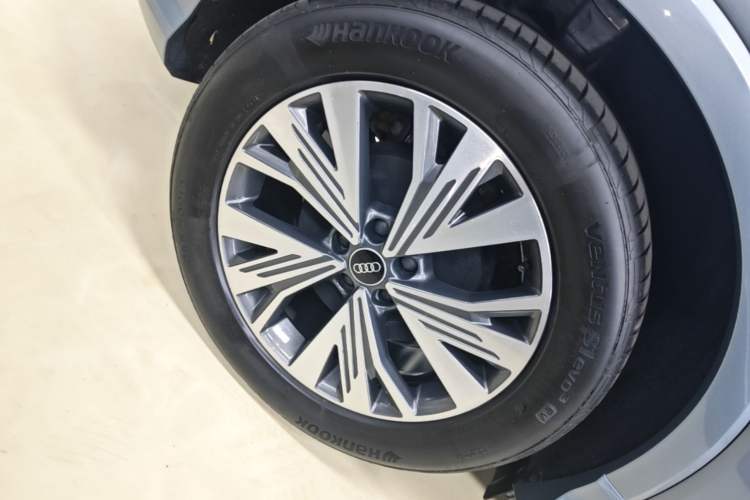 Used Audi Q4 e-tron 2023 40 e-tron Adventure Edition Right Rear Wheel Hub