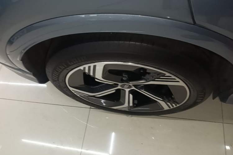 Used Audi Q4 e-tron 2023 40 e-tron Boundary Edition Right Rear Wheel Hub
