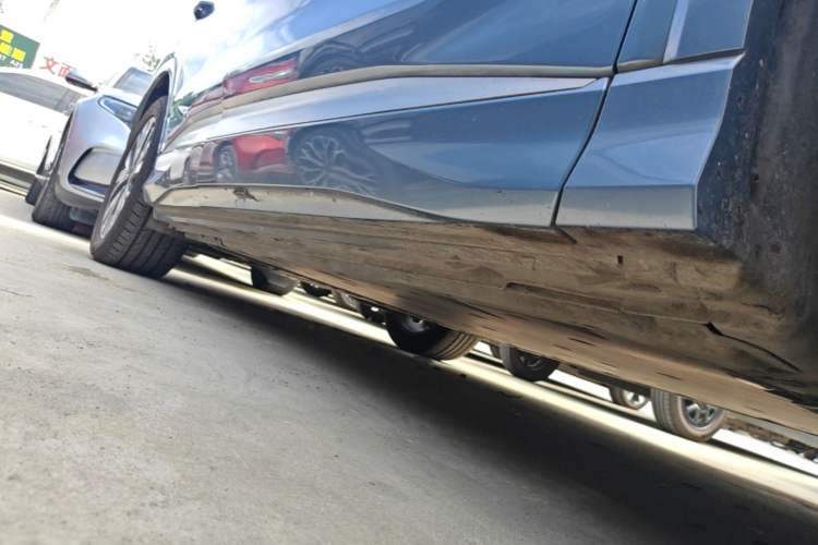 Used Audi Q4 e-tron 2023 40 e-tron Adventure Edition Right Side Sill
