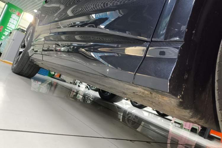 Used Audi Q4 e-tron 2023 40 e-tron Creation Edition Midnight Right Side Sill