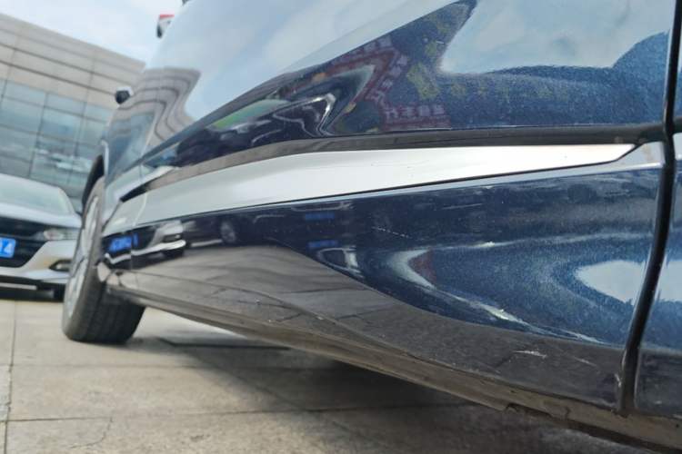 Used Audi Q4 e-tron 2023 40 e-tron Adventure Edition Right Side Sill