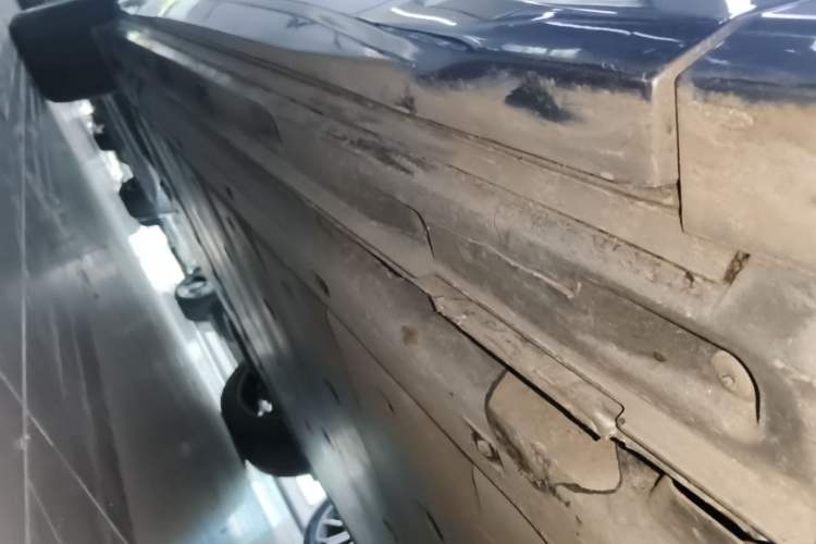 Used Audi Q4 e-tron 2023 40 e-tron Creation Edition Midnight Right Side Sill