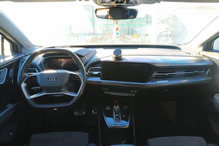 Used Audi Q4 e-tron 2023 40 e-tron Boundary Edition Center Console