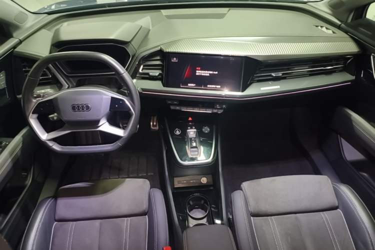 Used Audi Q4 e-tron 2023 50 e-tron quattro Visionary Edition Center Console