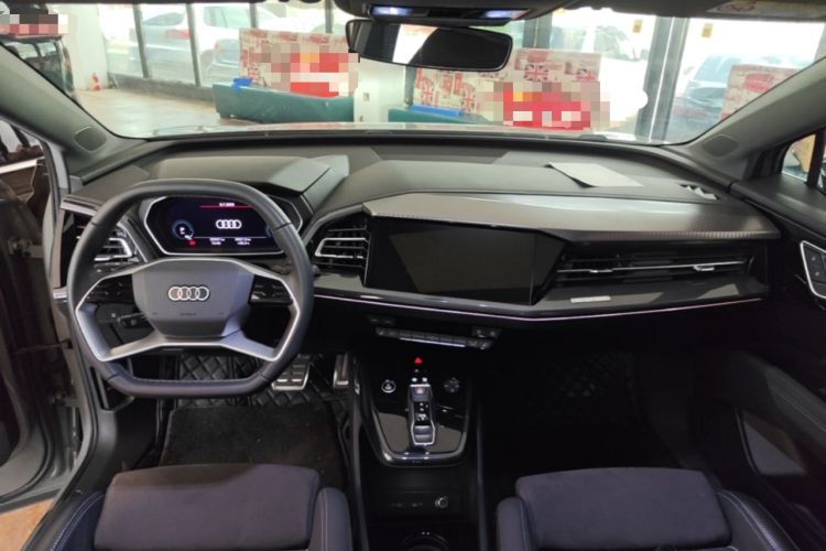 Used Audi Q4 e-tron 2023 40 e-tron Boundary Edition Center Console