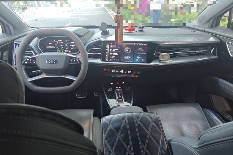 Used Audi Q4 e-tron 2023 40 e-tron Boundary Edition Center Console