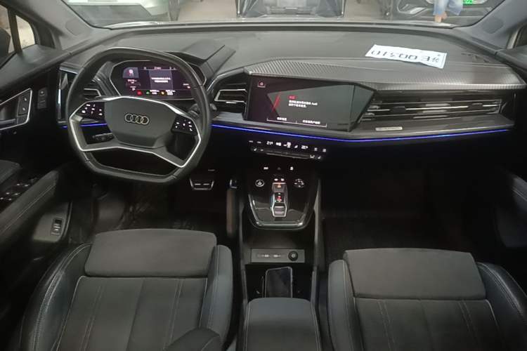 Used Audi Q4 e-tron 2023 40 e-tron Boundary Edition Center Console