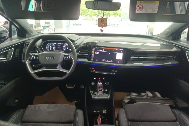 Used Audi Q4 e-tron 2023 40 e-tron Creation Edition Midnight Center Console