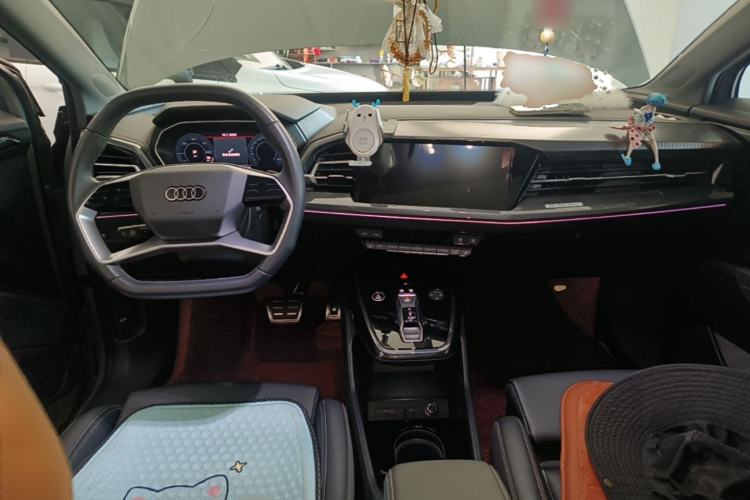 Used Audi Q4 e-tron 2023 40 e-tron Boundary Edition Center Console
