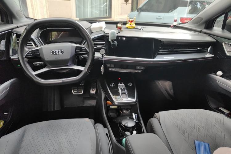 Used Audi Q4 e-tron 2023 40 e-tron Boundary Edition Center Console