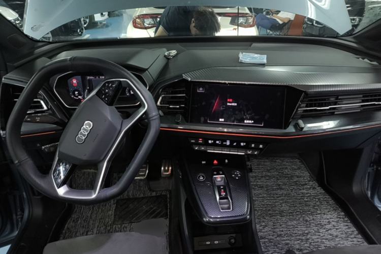Used Audi Q4 e-tron 2023 40 e-tron Creation Edition Midnight Center Console
