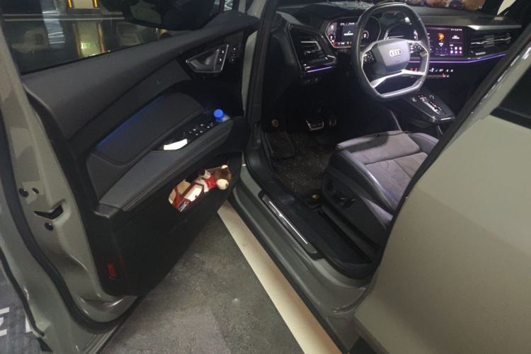 Used Audi Q4 e-tron 2023 40 e-tron Creation Edition Midnight Driver Seat
