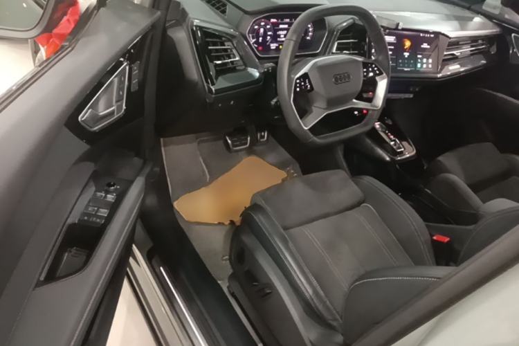 Used Audi Q4 e-tron 2023 40 e-tron Creation Edition Midnight Driver Seat