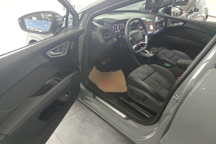 Used Audi Q4 e-tron 2023 40 e-tron Creation Edition Midnight Driver Seat