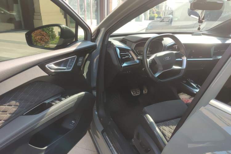 Used Audi Q4 e-tron 2023 50 e-tron quattro Creation Edition Driver Seat