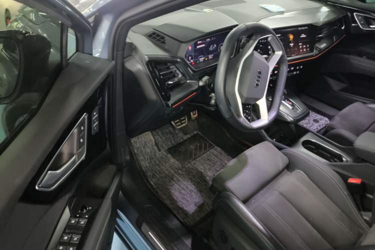 Used Audi Q4 e-tron 2023 40 e-tron Creation Edition Midnight Driver Seat