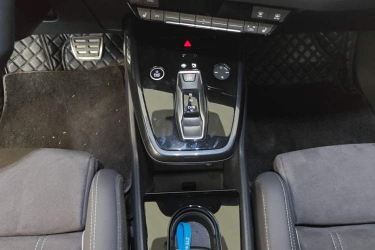 Used Audi Q4 e-tron 2023 40 e-tron Boundary Edition Gear Lever