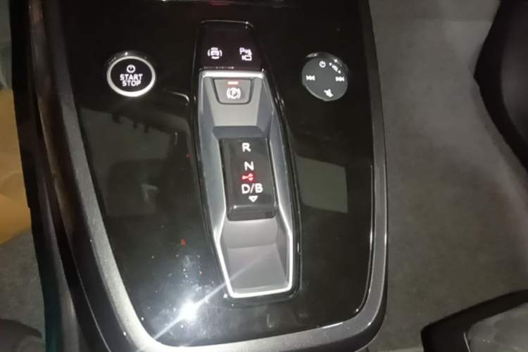 Used Audi Q4 e-tron 2023 40 e-tron Creation Edition Midnight Gear Lever