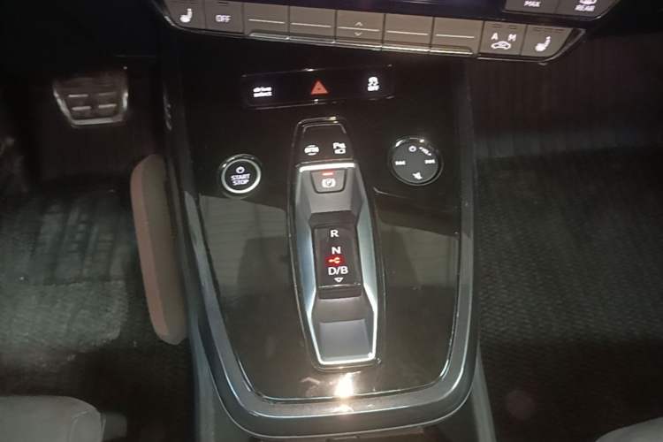 Used Audi Q4 e-tron 2023 40 e-tron Boundary Edition Gear Lever