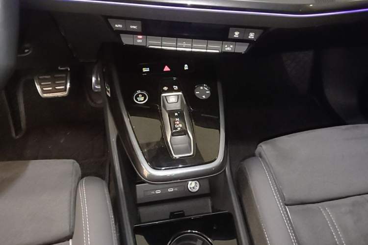 Used Audi Q4 e-tron 2023 50 e-tron quattro Visionary Edition Gear Lever