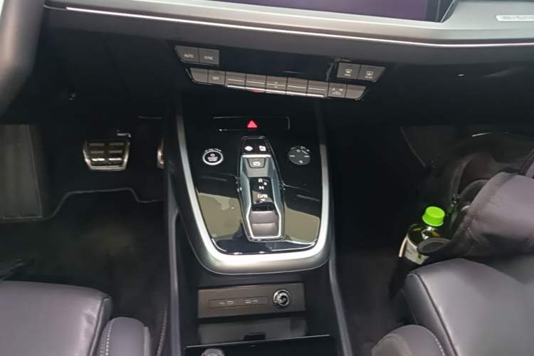 Used Audi Q4 e-tron 2023 40 e-tron Adventure Edition Gear Lever