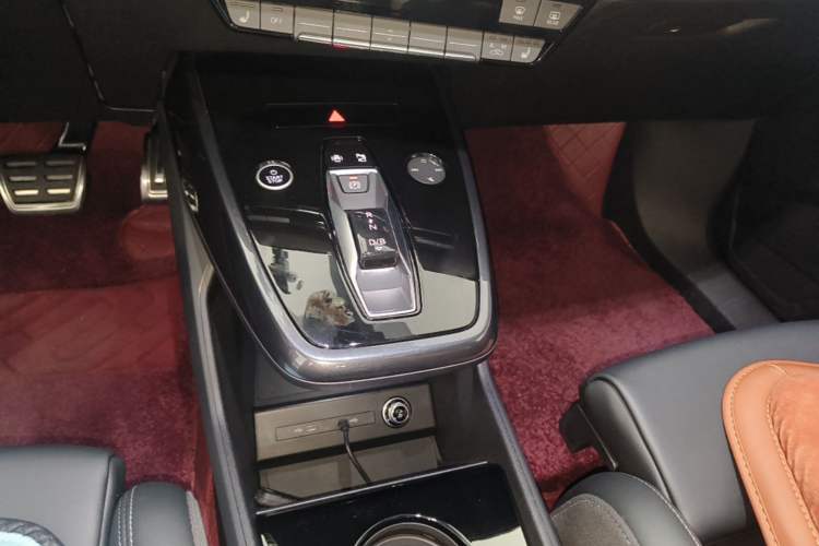 Used Audi Q4 e-tron 2023 40 e-tron Boundary Edition Gear Lever