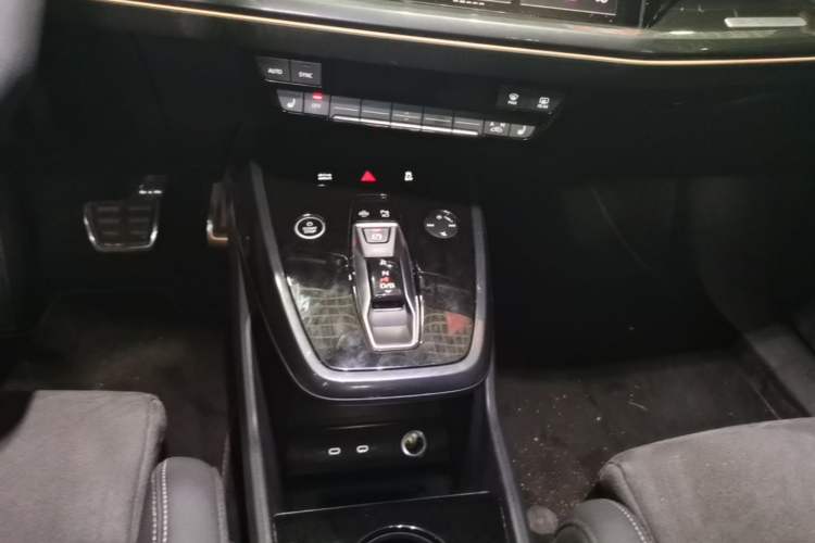 Used Audi Q4 e-tron 2023 40 e-tron Boundary Edition Gear Lever