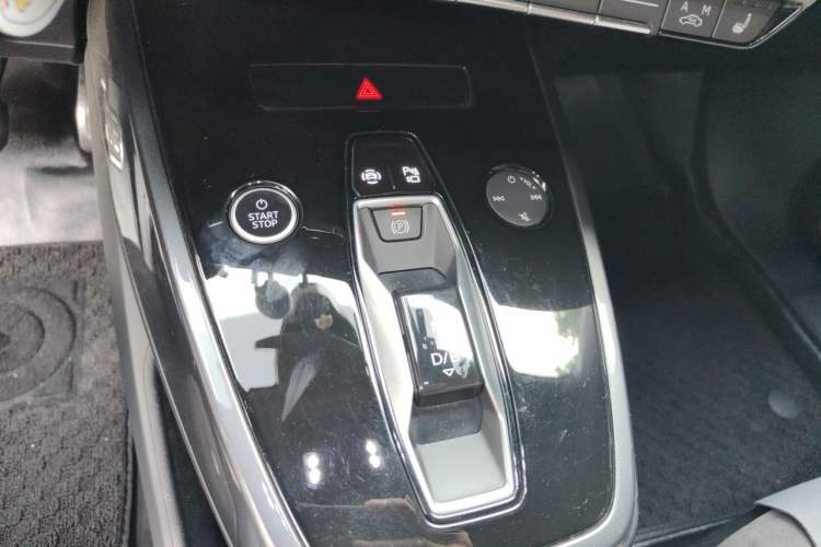 Used Audi Q4 e-tron 2023 40 e-tron Boundary Edition Gear Lever