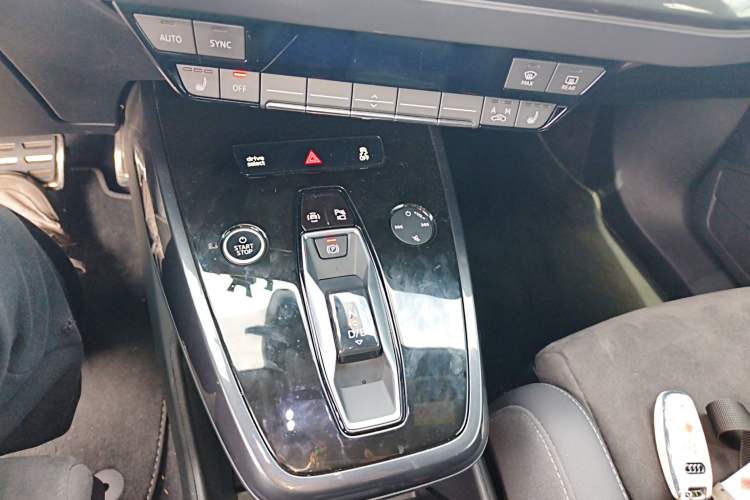 Used Audi Q4 e-tron 2023 40 e-tron Boundary Edition Gear Lever