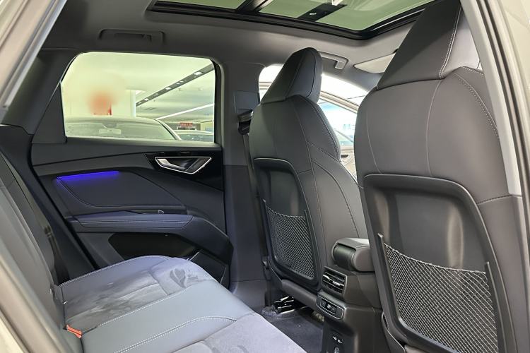 Used Audi Q4 e-tron 2023 50 e-tron quattro Visionary Edition Interior 10