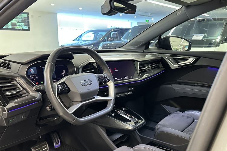 Used Audi Q4 e-tron 2023 50 e-tron quattro Visionary Edition Interior 12